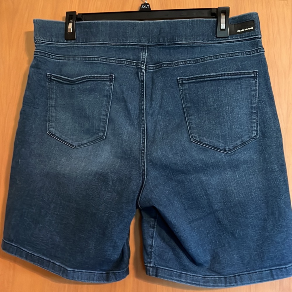 Shorts - Picture 2 of 4